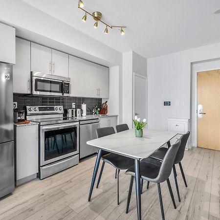 Luxury Downtown Toronto 2 Bedroom Suite With City And Lake Views And Free Parking Extérieur photo