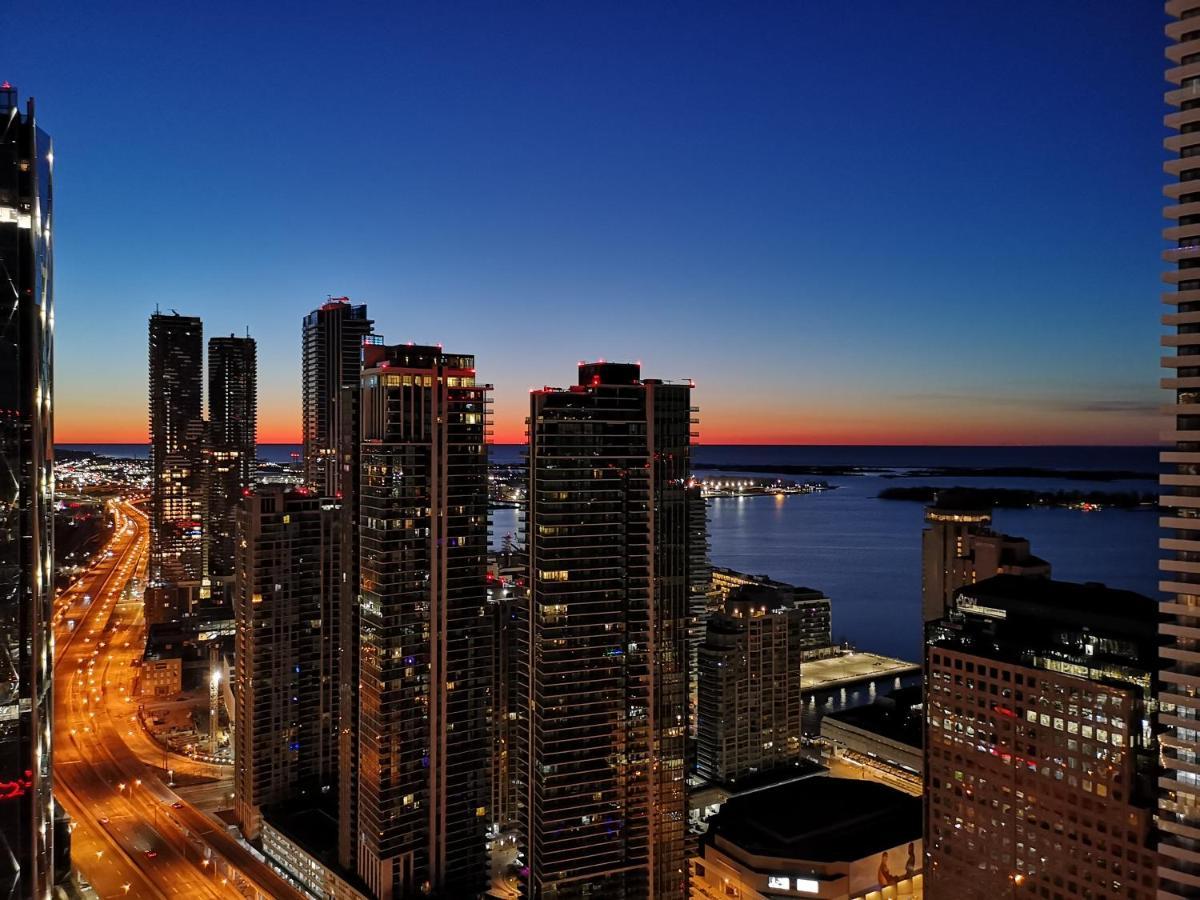 Luxury Downtown Toronto 2 Bedroom Suite With City And Lake Views And Free Parking Extérieur photo