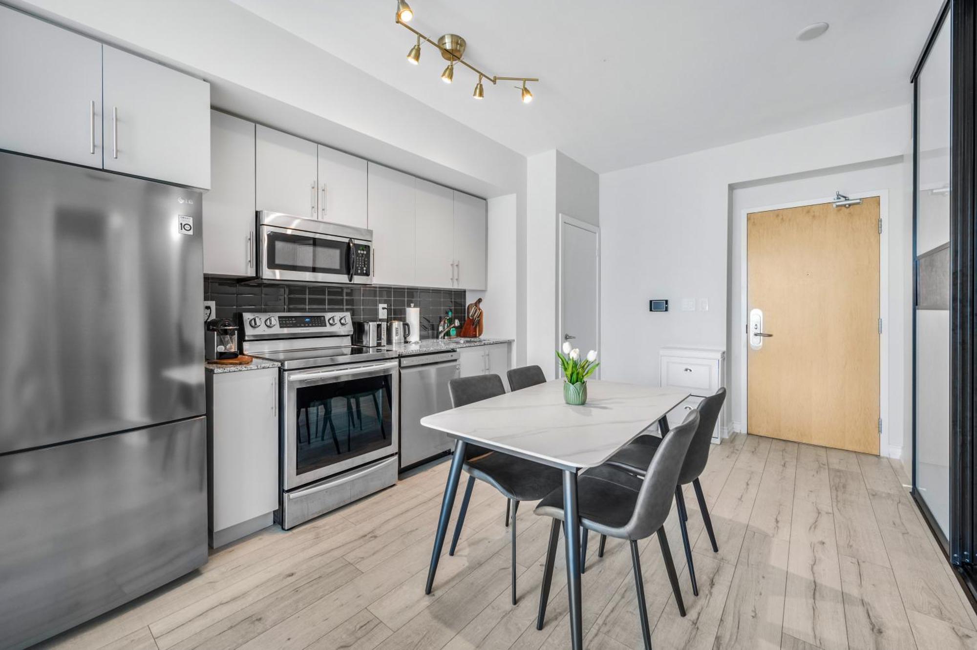 Luxury Downtown Toronto 2 Bedroom Suite With City And Lake Views And Free Parking Extérieur photo